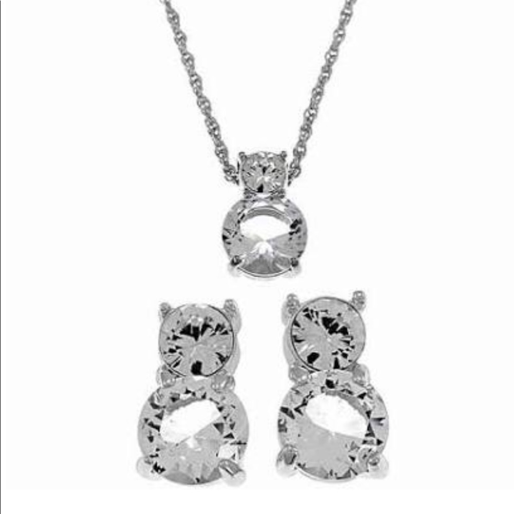 Swarovski Crystal Stud Earrings and Necklace Set!